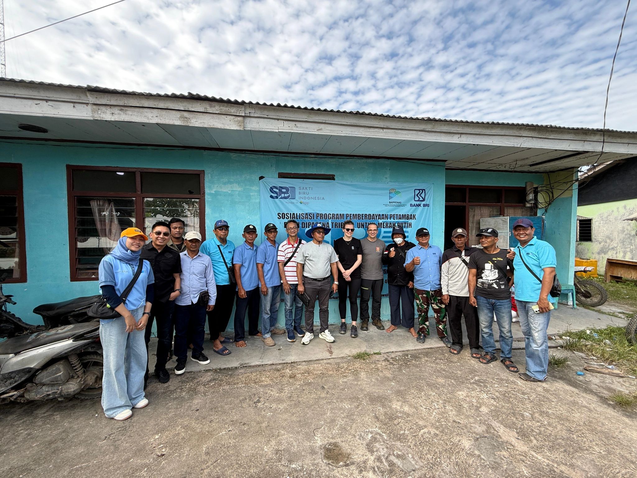 Hatch Blue Kunjungi Tambak Udang SBI dan Produksi Maggot Biocycle